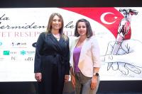 İş kadınları, Cumhuriyet'in 100. yılını coşkuluyla kutladı. 